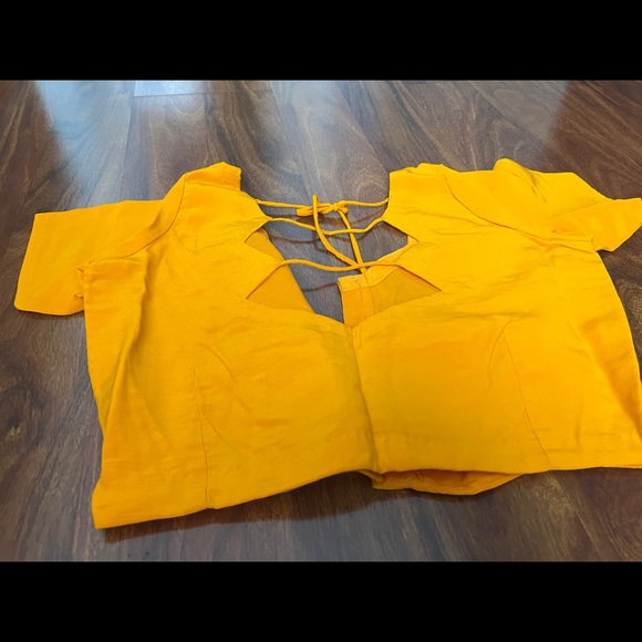 Bandhani saree with blouse - Picture 2 of 6